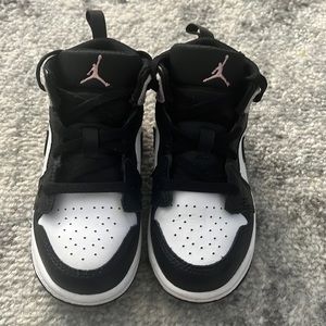 Jordan 1 Mid SE